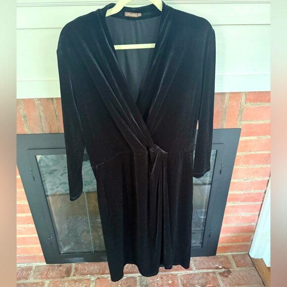 Dresses & Skirts - Elegant Black Velvet Dress
